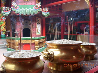 51 99g. Malaysia - Kuala Lumpur food tour - Chinese temple