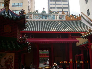 64 99g. Malaysia - Kuala Lumpur food tour - Chinese temple