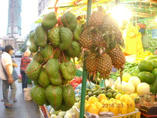 126 99g. Malaysia - Kuala Lumpur food tour - fruit
