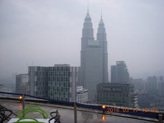 218 99h. Malaysia - Kuala Lumpur - Heli Lounge Bar - twin Petronas towers