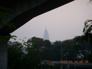 24 99j. Malaysia, Kuala Lumpur, Geo Hotel run - Petronas towers