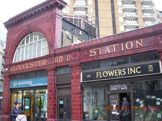 13 99k. London tube ride - Gloucester Road Station +++