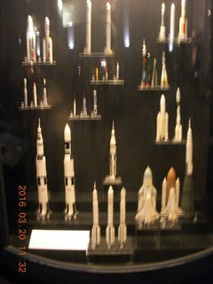 70 99l. London Science Museum rockets