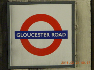 27 99m. London Underground (tube) +++