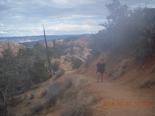 2981 9g1. Bryce Canyon - Fairyland hike - Adam