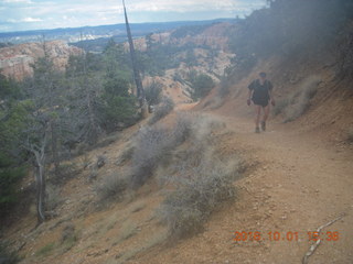 2982 9g1. Bryce Canyon - Fairyland hike - Adam