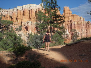 2985 9g1. Bryce Canyon - Fairyland hike - Adam