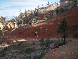 2990 9g1. Bryce Canyon - Fairyland hike - Adam