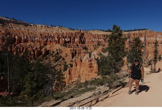 3128 9uu. Bryce Canyon National Park hike - Peek-A-Boo trail + Adam