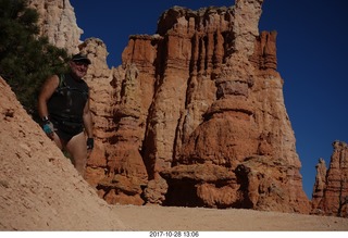 3130 9uu. Bryce Canyon National Park hike - Peek-A-Boo trail + Adam