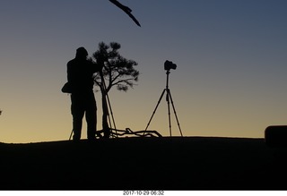 folks taking sunrise pictures at bryce canyon