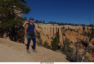 3134 9uv. Bryce Canyon National Park - Fairyland hike + Adam