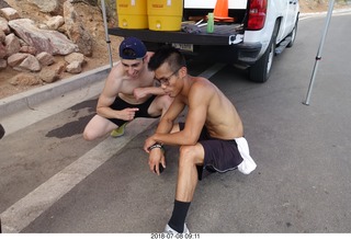 31 a03. Camelback Cholla Trail hike NH2T - RickyBobby + Zyrian posing