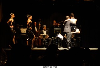 143 a0e. Buenos Aires - Tango show