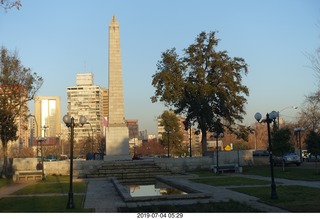 27 a0f. Chile - Santiago park - morning run - obelisk