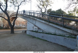 33 a0f. Chile - Santiago park - morning run - bridge