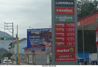62 a0f. Peru - drive to Aguas Calientes Vistadome Train station