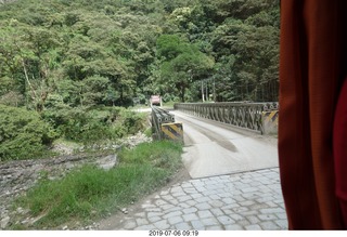 273 a0f. Peru - bus uphill to machu picchu