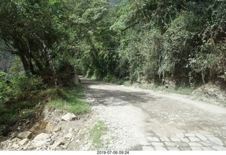 279 a0f. Peru - bus uphill to machu picchu