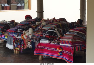 Peru - Aranwa Sacred Valley hotel - sleeping merchants