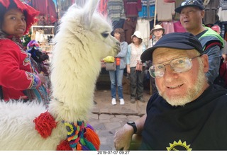 122 a0f. Peru - drive to cusco - market - llama + Adam