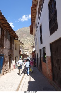 Peru - drive to cusco - market - llama + Adam