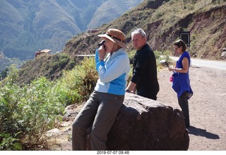 157 a0f. Peru - drive to cusco - overlook - other picture takers