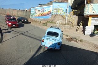 41 a0f. Peru - Cusco - drive to airport - VW beetle