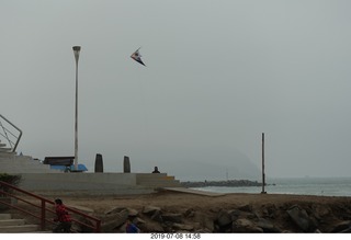 225 a0f. Peru - Lima - Pacific Ocean beach - kite