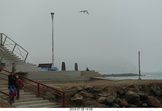 226 a0f. Peru - Lima - Pacific Ocean beach - kite