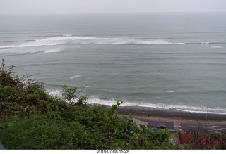 259 a0f. Peru - Lima - beach garden walk - ocean waves