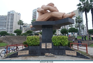 Peru - Lima - beach garden walk - sculpture