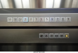 311 a0f. Peru - Lima - elevator buttons