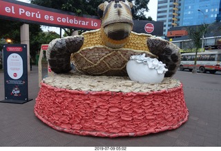 3 a0f. Peru - Lima - morning run  - luzard- turtle sculpture