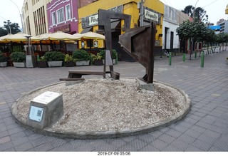9 a0f. Peru - Lima - morning run  - Umbra sculpture