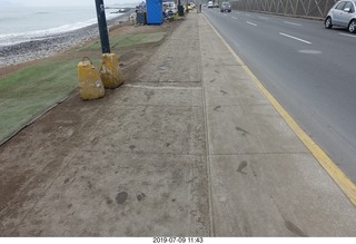 77 a0f. Peru - Lima - beach walk - footprints