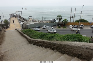 83 a0f. Peru - Lima - beach walk
