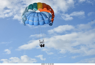 Anthony and Olga - Hawaii - parasailing