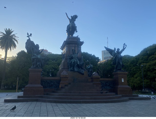 26 a0y. Argentina - Buenos Aires - morning run - monument