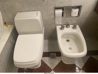 41 a0y. Argentina - Buenos Aires - toilet and bidet in my hotel room