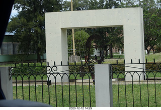 185 a0y. Argentina - Buenos Aires tour - park face monument