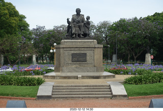 282 a0y. Argentina - Buenos Aires tour - monument