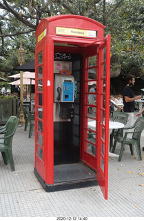 298 a0y. Argentina - Buenos Aires tour - telephone booth