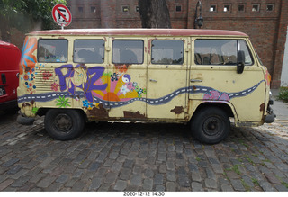 347 a0y. Argentina - Buenos Aires tour - VW peace microbus