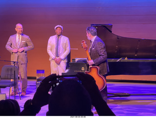 MIM concert hall - John Pizzarelli trio