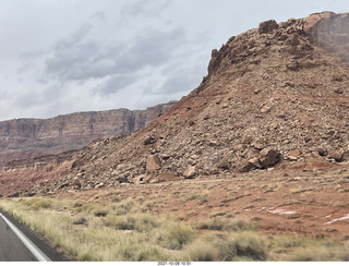 drive to Marble Canyon - power lines