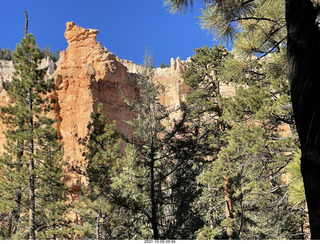 64 a18. Bryce Canyon - Peekaboo hike