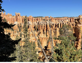 69 a18. Bryce Canyon - Peekaboo hike