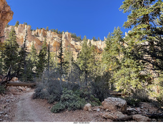 82 a18. Bryce Canyon - Peekaboo hike