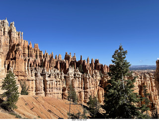 90 a18. Bryce Canyon - Peekaboo hike